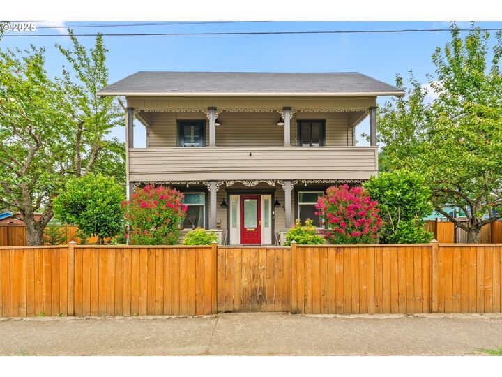 Property Photo: 409 N 8th St OR 97424