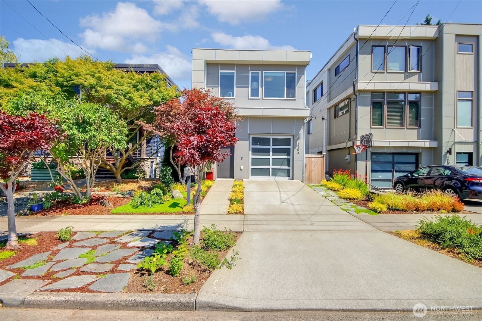 Property Photo:  2304  Walnut Avenue SW  WA 98116 