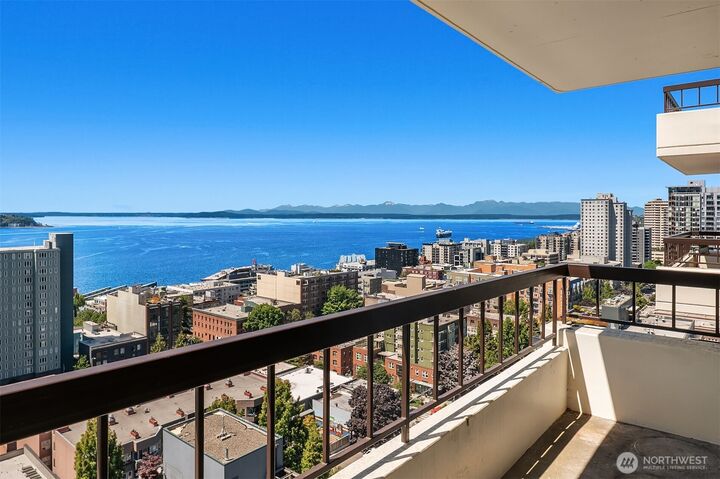 Property Photo:  2201  3rd Avenue 2003  WA 98121 
