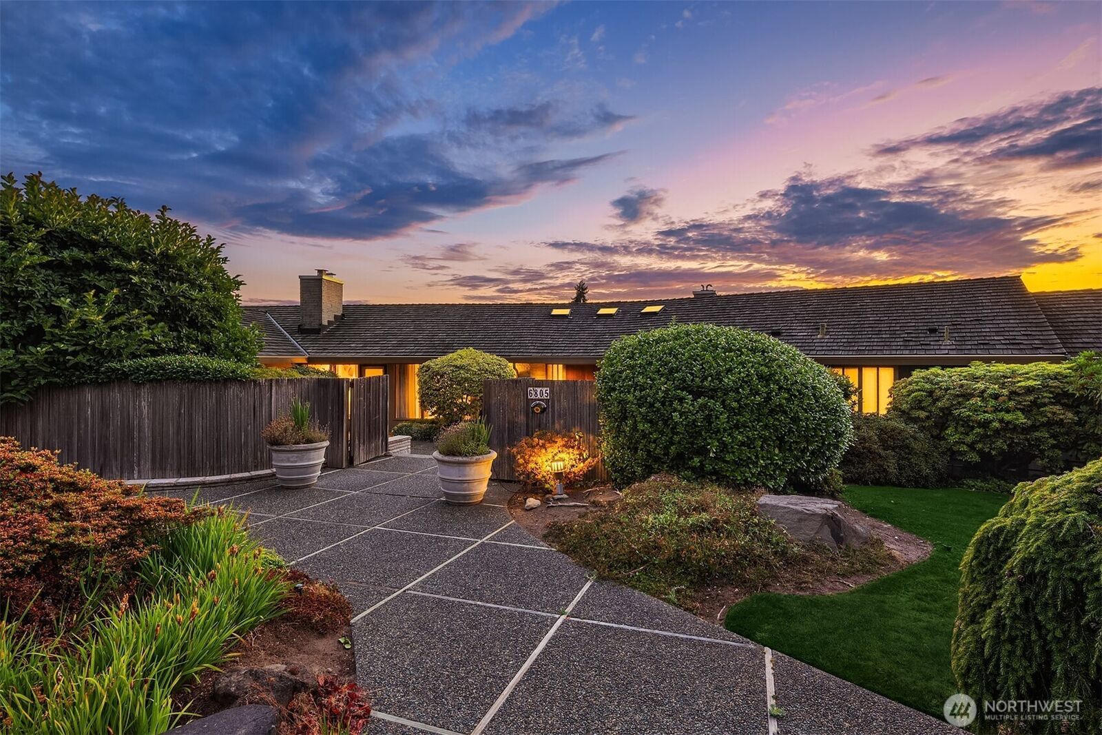 Property Photo:  6805  83rd Avenue SE  WA 98040 