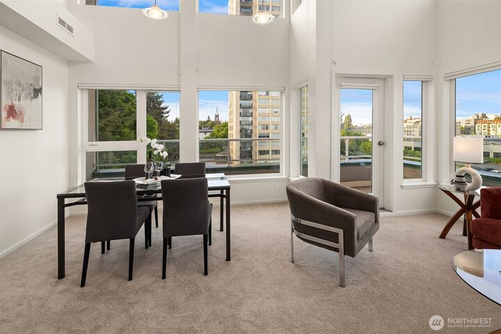 Property Photo:  4528  8th Avenue NE 5A  WA 98105 