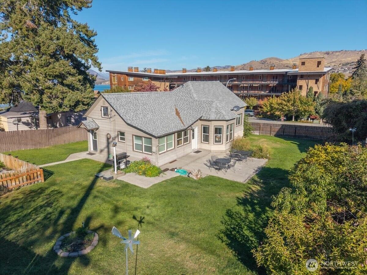 Property Photo:  2213 W Woodin Avenue  WA 98816 