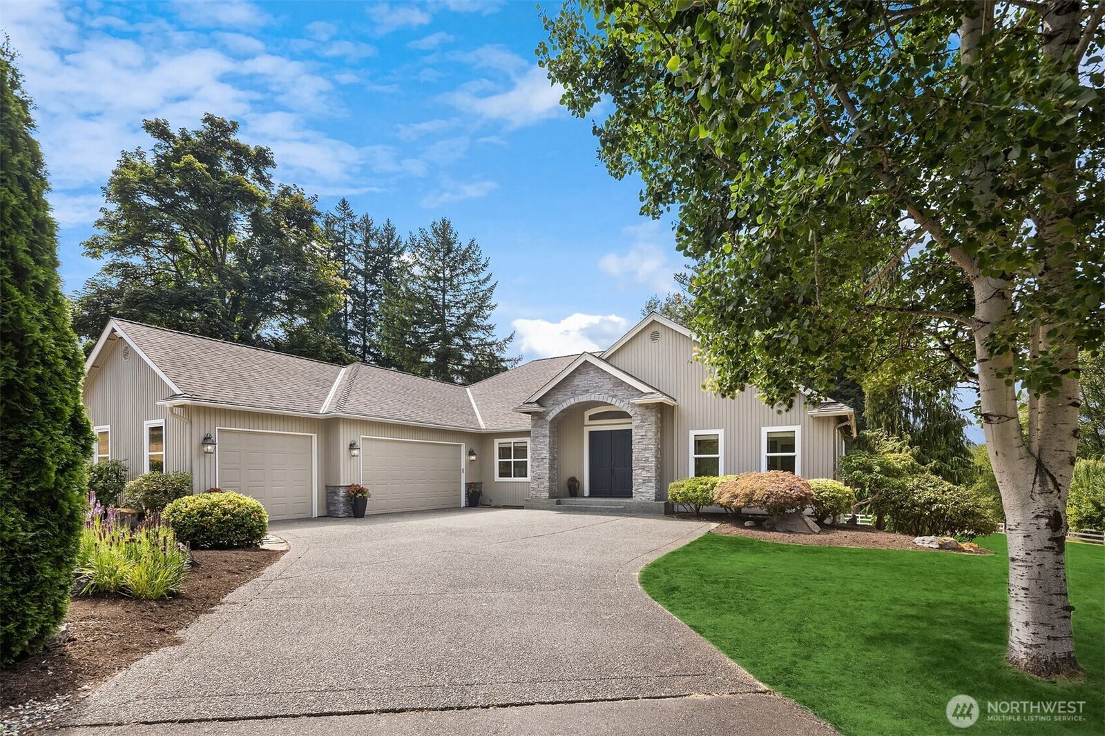 Property Photo:  12101  194th Avenue NE  WA 98053 