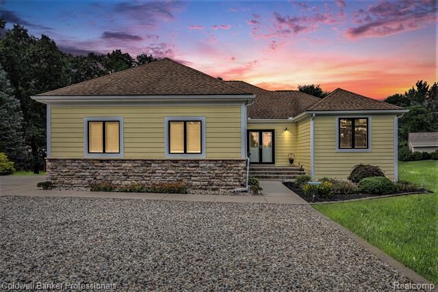 Property Photo: 1282 Indianwood Road MI 48362