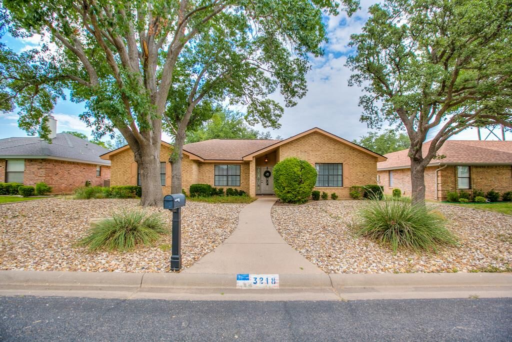 Property Photo: 3218 Cedarhill Dr TX 76904