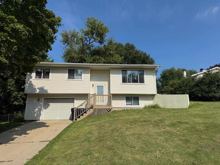 237 Valley Drive  Janesville WI 53546 photo