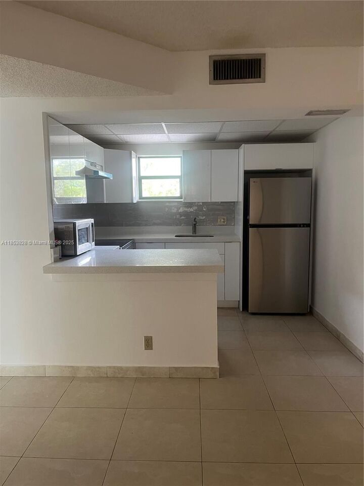Property Photo: 8290 Lake Dr 317 FL 33166