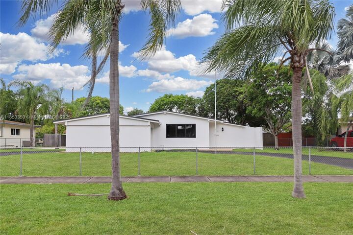 9781 SW 159th St  Miami FL 33157 photo