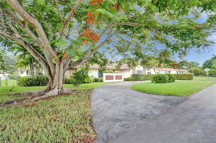 Property Photo: 9461 SW 134th St FL 33176