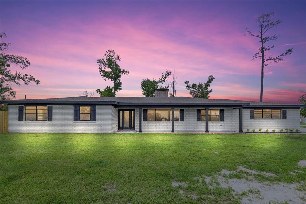 Property Photo: 109 W Wayside Drive W LA 70669