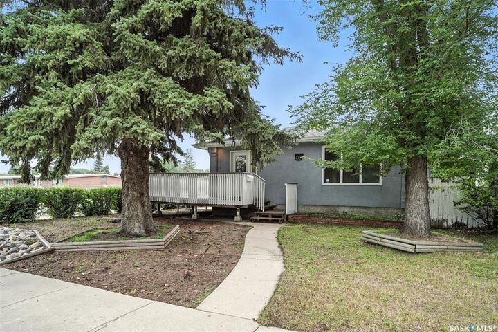 338 U Avenue N  Saskatoon SK S7L 3C7 photo
