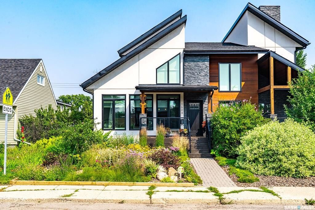 Property Photo:  1604 Edward Avenue  SK S7K 3B6 