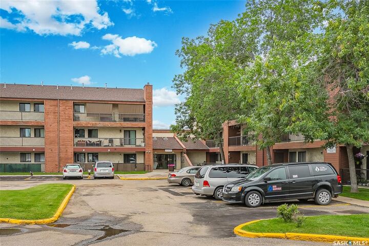 Property Photo:  3308 33rd Street W 118  SK S7L 6X6 