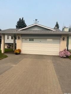 Property Photo: 980 1st Street E SK S6V 0C4