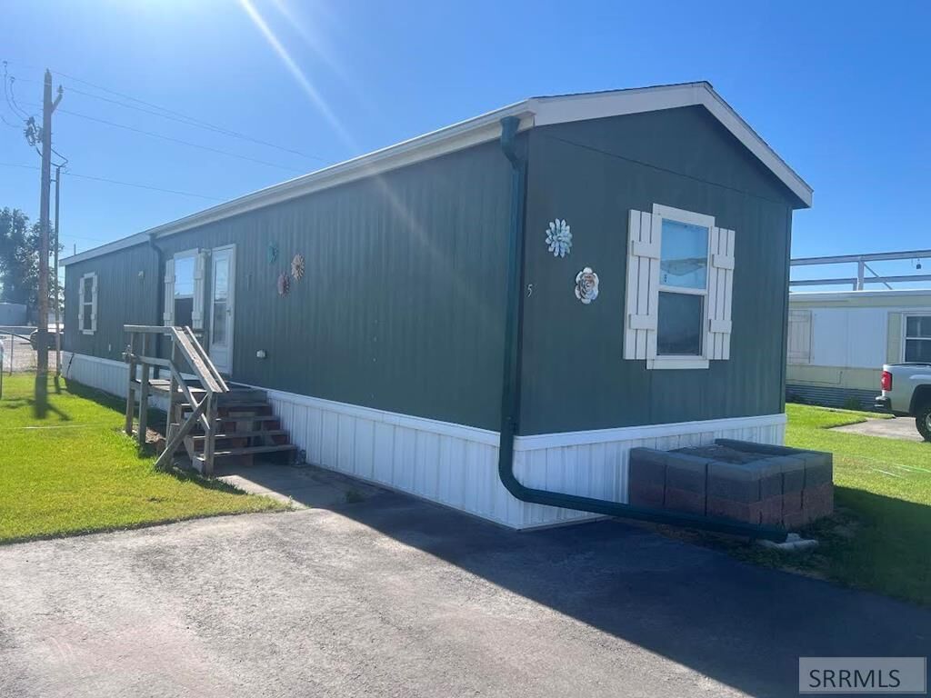 Property Photo: 2374 #5 E Iona Road #5 ID 83401