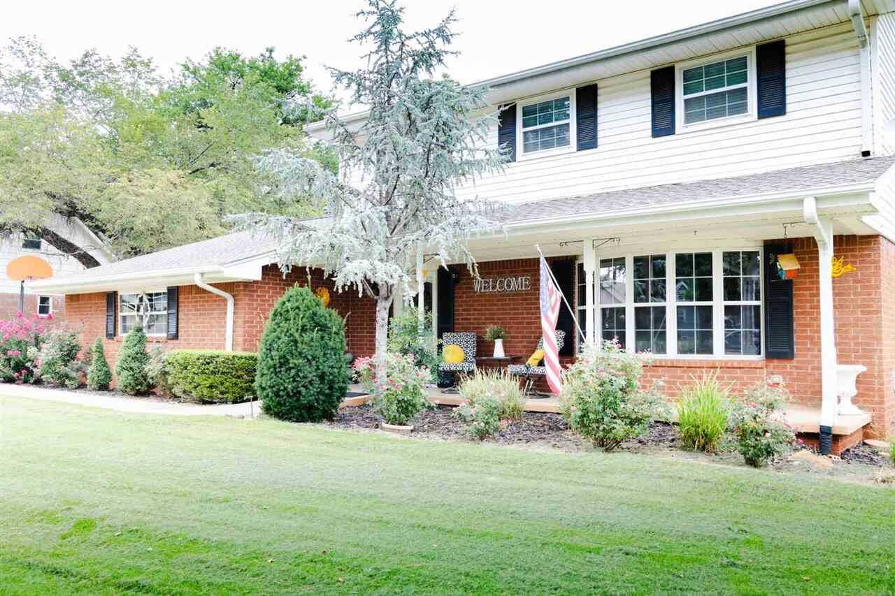 Property Photo: 728 W Lakeshore Drive OK 74075-1335