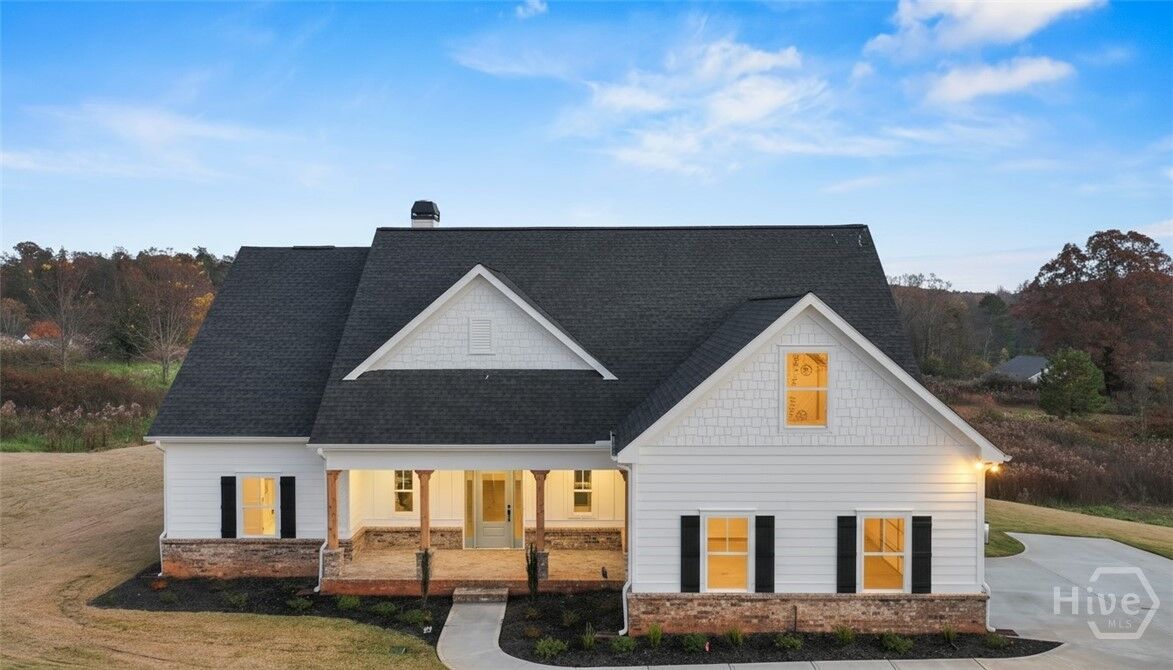 Property Photo: 323 Sweetgrass Drive GA 30535