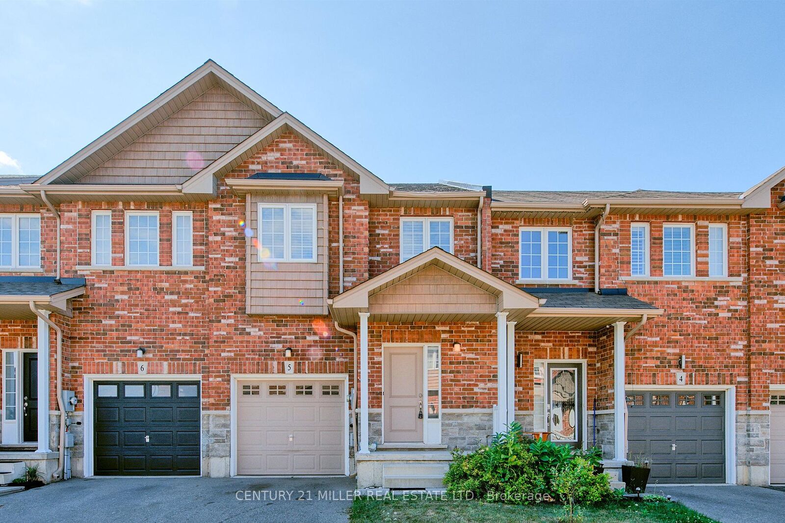 Photo de la propriété: 45 Seabreeze Crescent 5 ON L8E 0G1