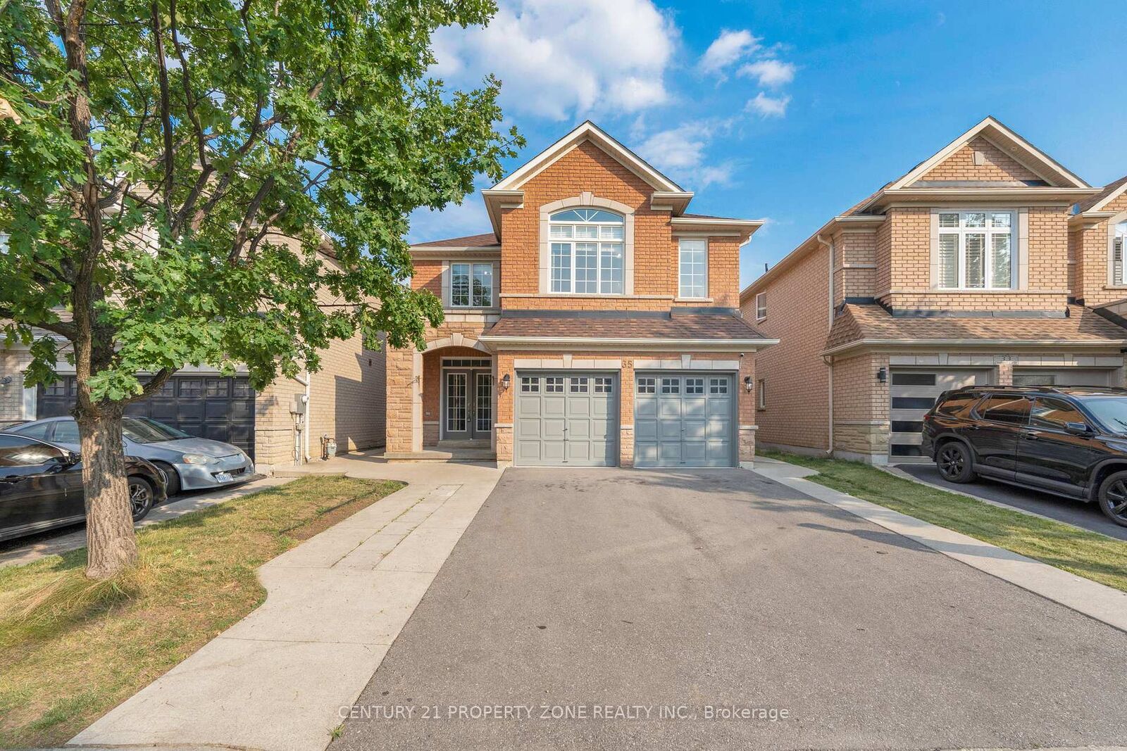 Property Photo:  35 Charger Lane  ON L7A 3C1 