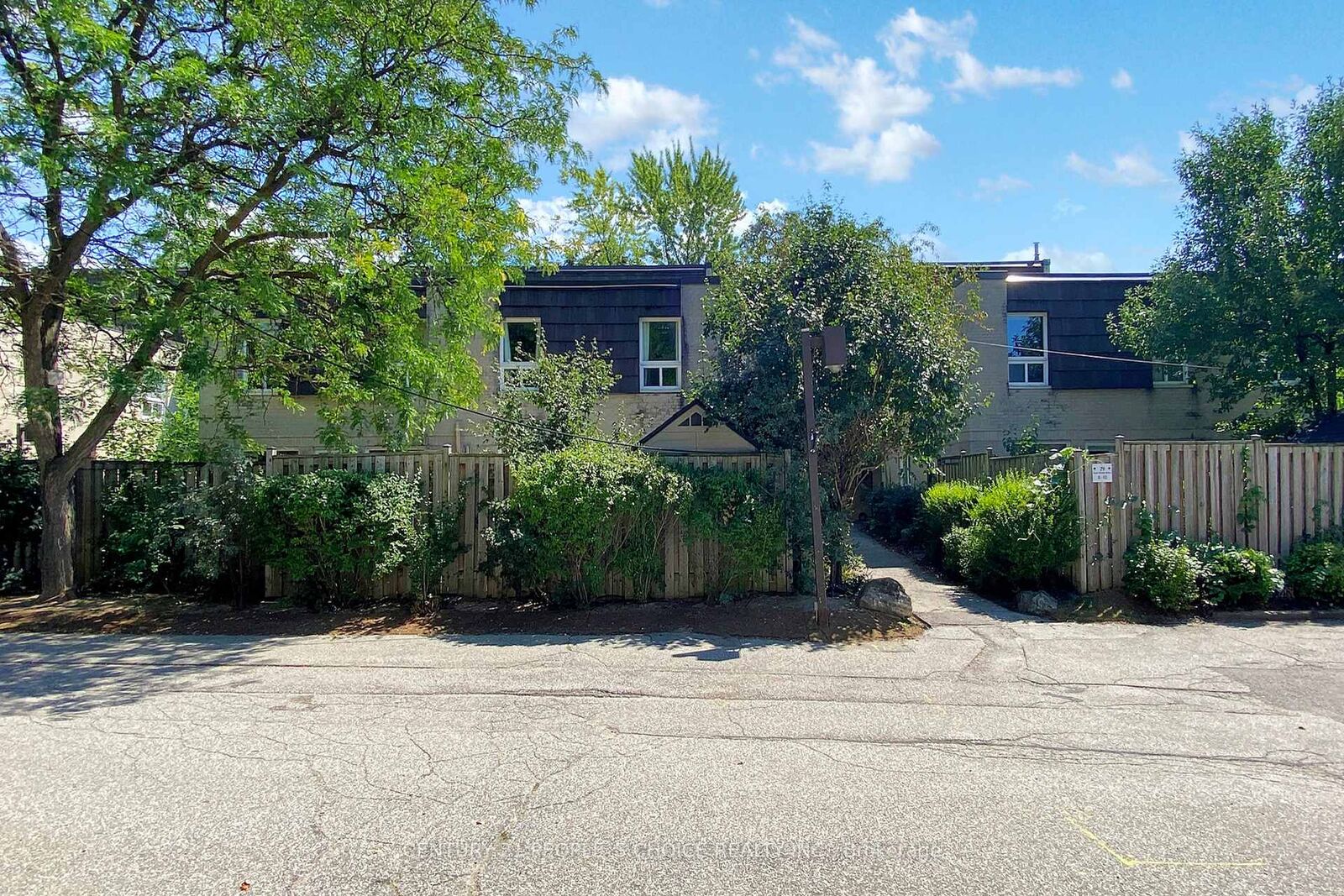 Property Photo:  29 Four Winds Drive 8  ON M3J 1K7 