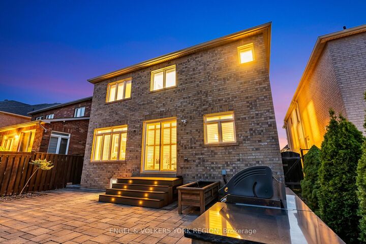 Property Photo: 3236 Tacc Drive ON L5M 0H3