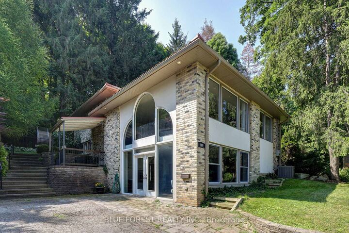 Property Photo: 800 Springbank Drive ON N6K 1A4