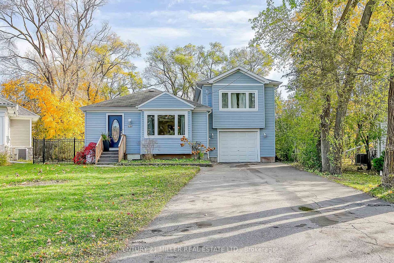 Property Photo:  231 Jennings Crescent  ON L6L 1W2 