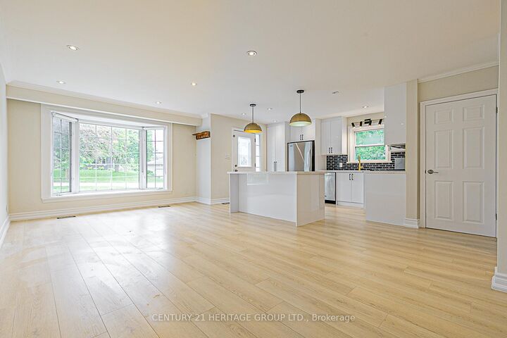 Photo de la propriété:  893 Srigley Street  ON L3Y 1Y2 