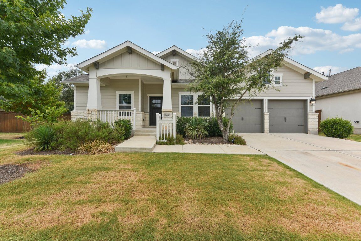 Property Photo: 909 Overstreet Lane TX 78641