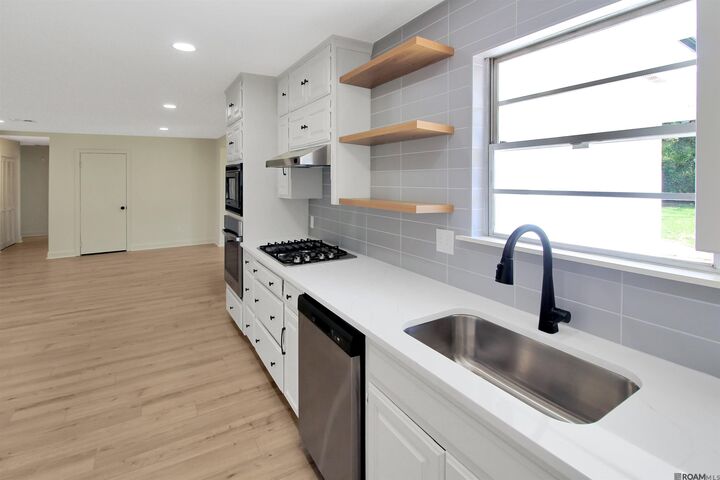 Property Photo: 9525 Southmoor Dr LA 70815