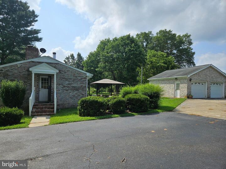 Property Photo: 13336 Ladysmith Road VA 22546