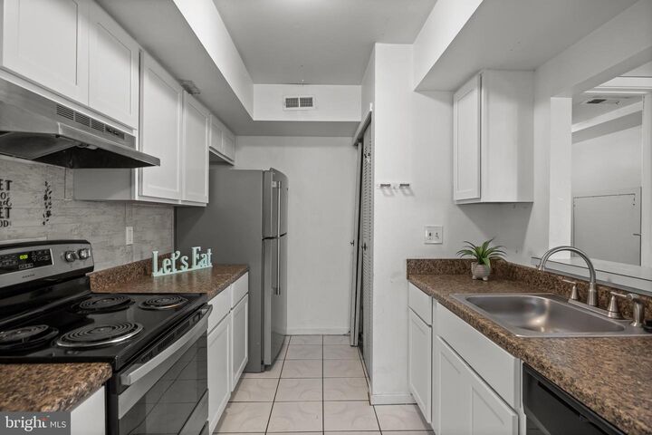 Property Photo: 903 Gregorys Way NJ 08043