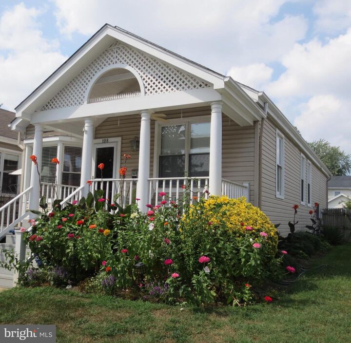 108 E Del Ray Avenue  Alexandria VA 22301 photo