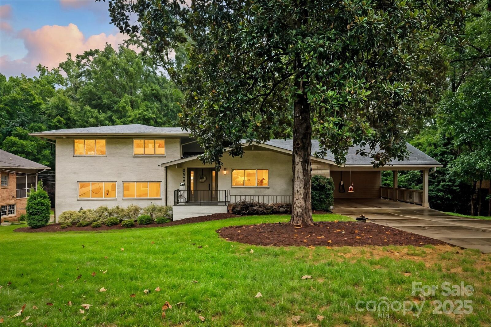 Property Photo: 6527 Burlwood Road NC 28211