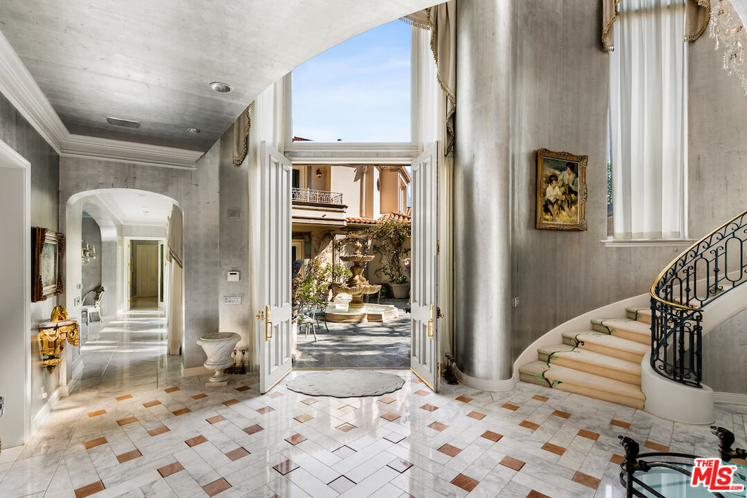 Property Photo:  10275 Century Woods Dr  CA 90067 