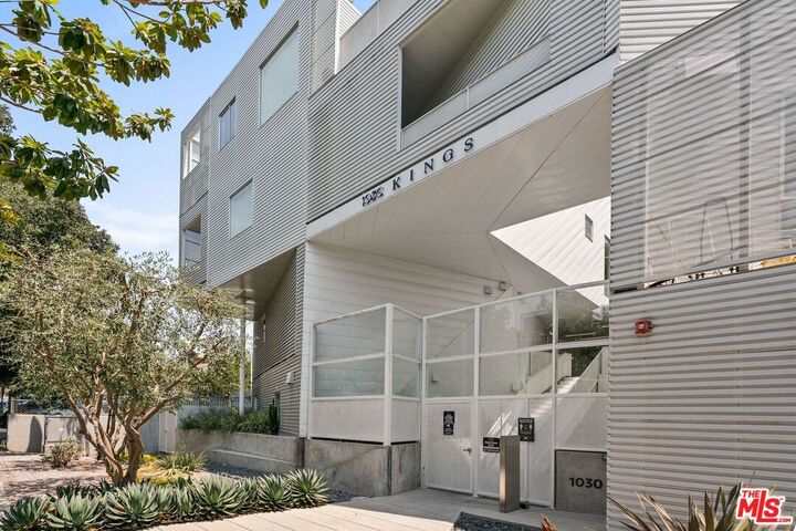Property Photo:  1030 N Kings Rd  CA 90069 
