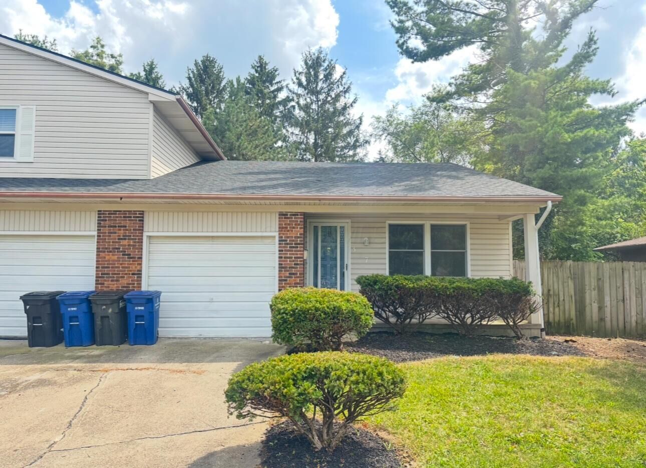 Property Photo:  387 Huber Village Boulevard  OH 43081 