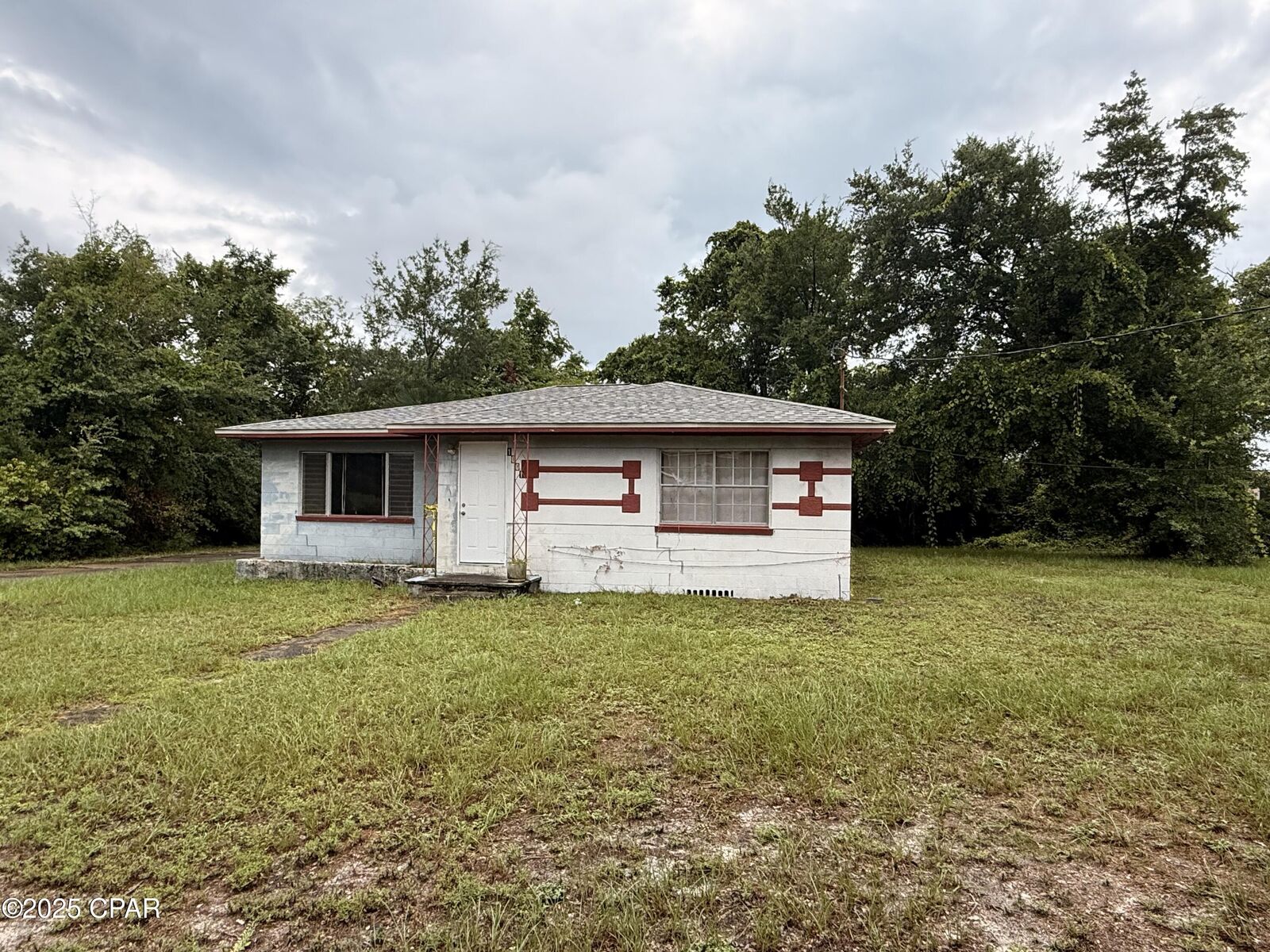 Property Photo: 1001 Cypress Avenue FL 32401