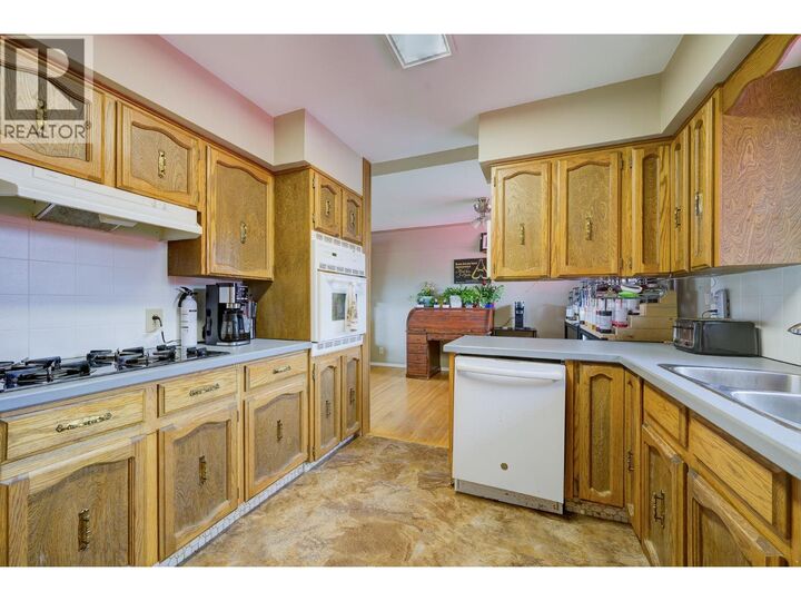 Property Photo: 322 Walnut Avenue BC V2B 1K3