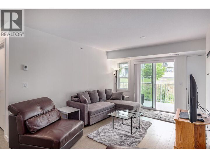 Property Photo: 725 Academy Way Ph18 BC V1V 3A4