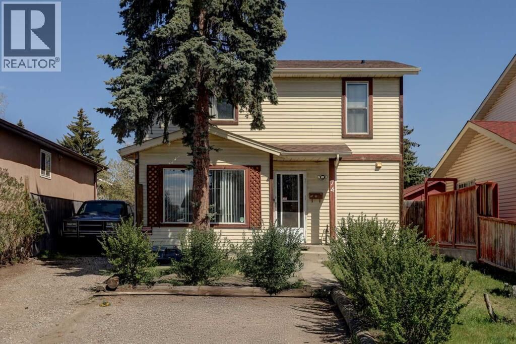 Property Photo:  74 Aberdare Way Northeast  AB T2A 6V5 