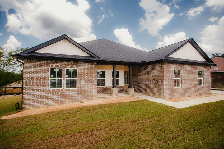 Property Photo: 6213 Plum Orchard Way FL 32536