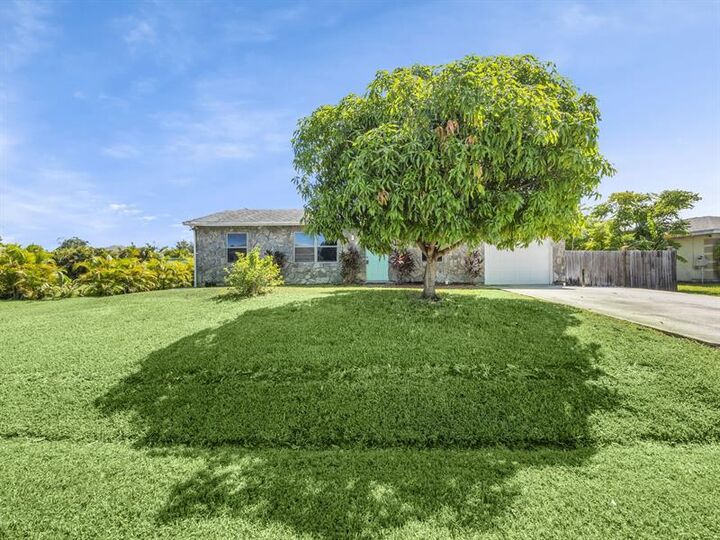 Property Photo:  1757 SE Aires Ln  FL 34984 