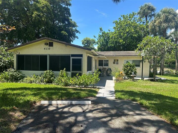 Property Photo: 410 SW Natura Ave FL 33441