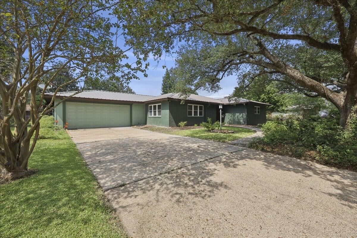 Property Photo:  2140 Live Oak Road  TX 77630 