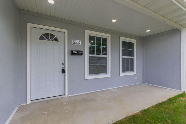 Property Photo: 524 W Maple Street MO 65265