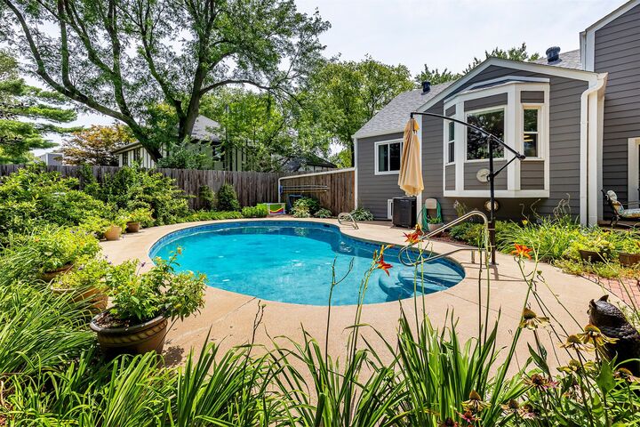 Property Photo:  3701 Aspen Drive  IA 50265 
