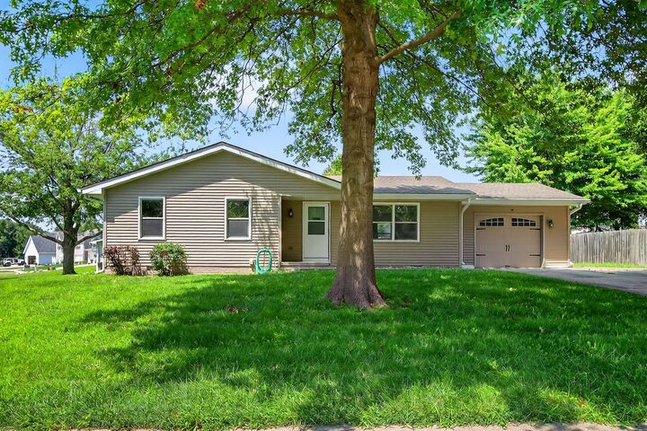 Property Photo:  1341 E 20th Street  IA 50211 