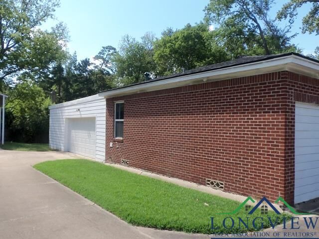 Property Photo: 2419 S Broadway Blvd. TX 75662