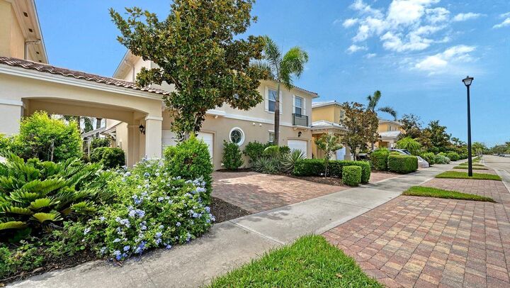 Property Photo:  1531 Burgos Drive  FL 34238 